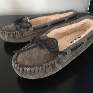 NEW Minnetonka “Cally” Slipper - Women’s size 6